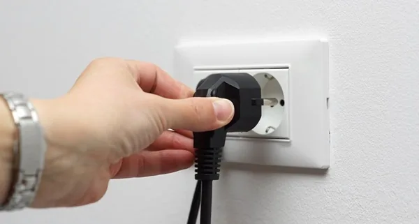 Elektrik prizleri neden bazen kıvılcım çıkarır?
