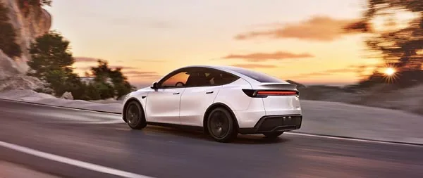 Tesla Model Y SIM Kart Özelliği Nedir? İnternet Bağlantısı ve Güncellemeler Hakkında Bilmeniz Gerekenler